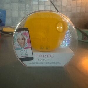 FOREO LUNA fofo Smart Facial Cleansing Brush – Sealed / New (Yellow)